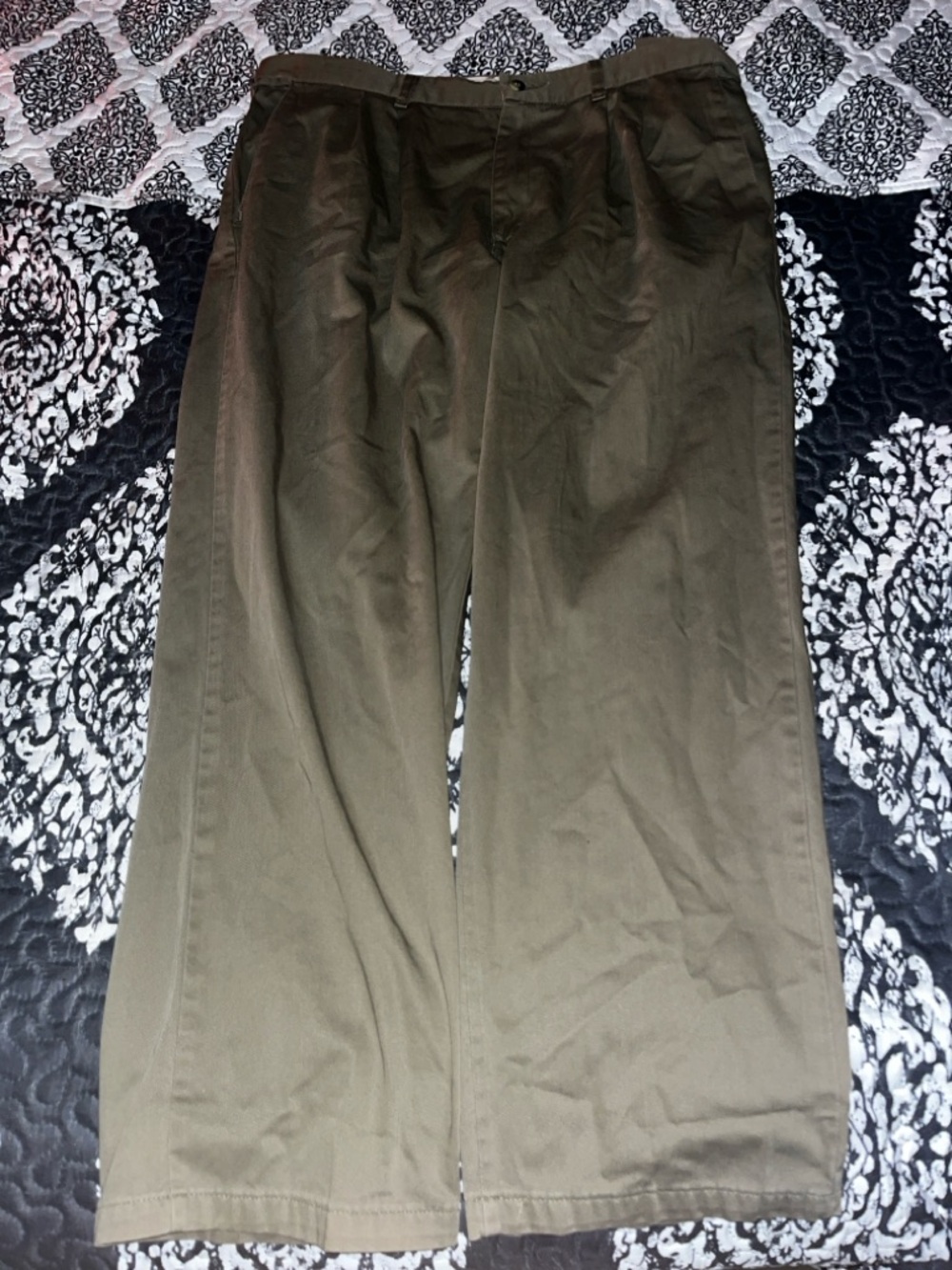 Men's Straight-Leg Olive Pants